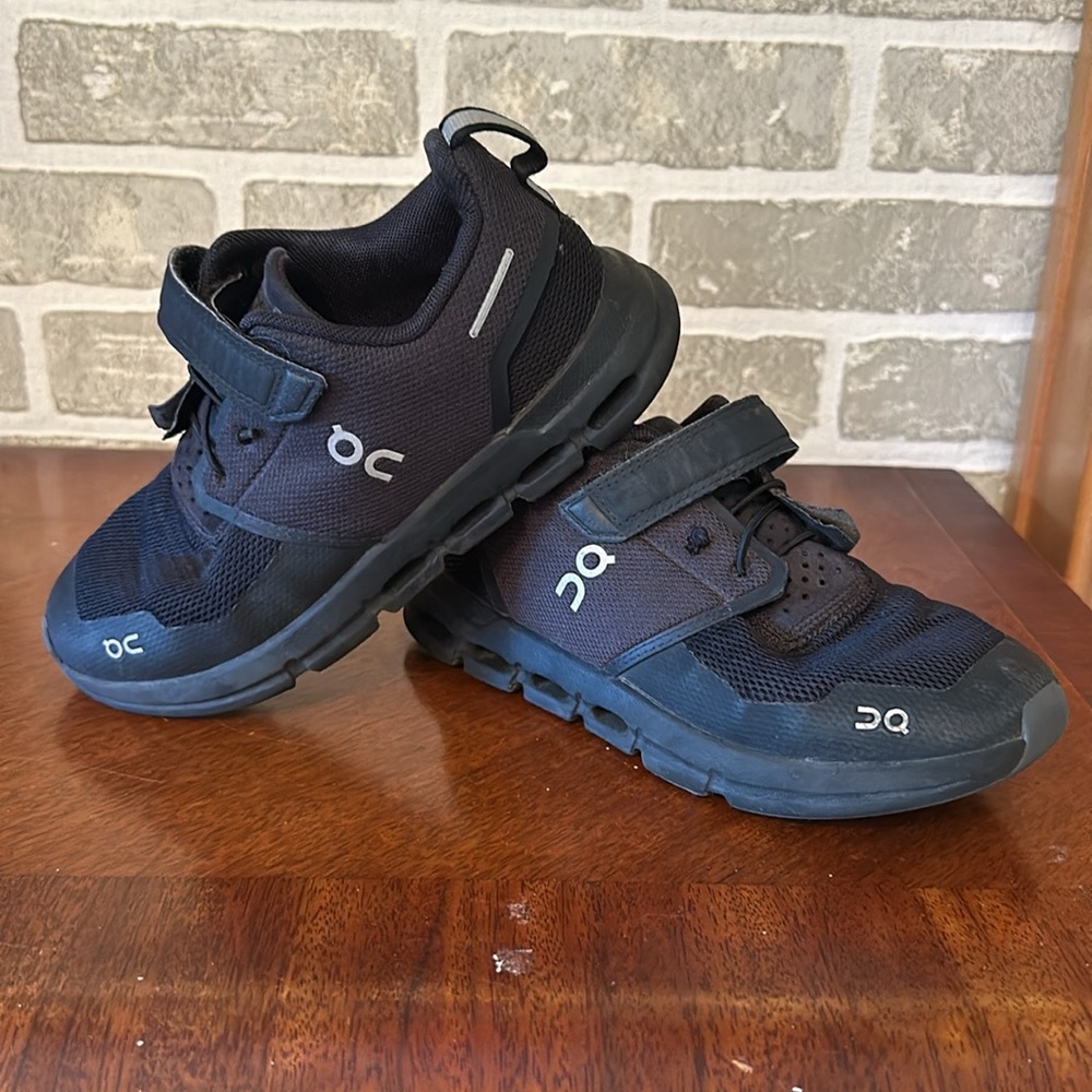 Boys On Cloud shoes